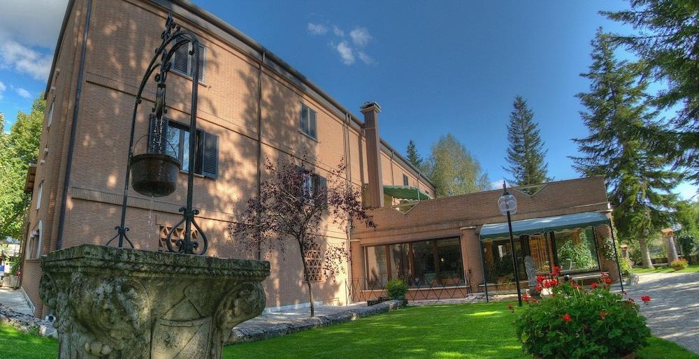 Lh Albergo Il Picchio ペスカッセーロリ エクステリア 写真