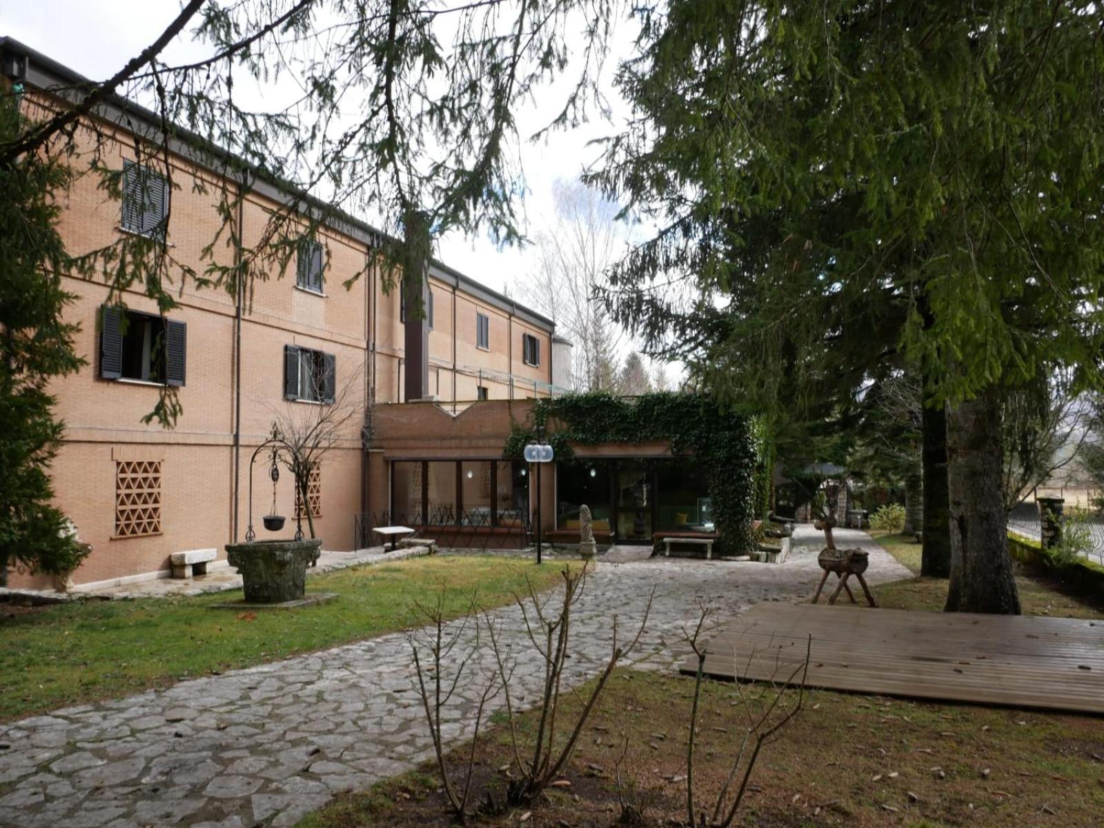Lh Albergo Il Picchio ペスカッセーロリ エクステリア 写真