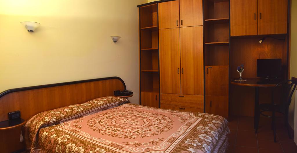 Lh Albergo Il Picchio ペスカッセーロリ 部屋 写真