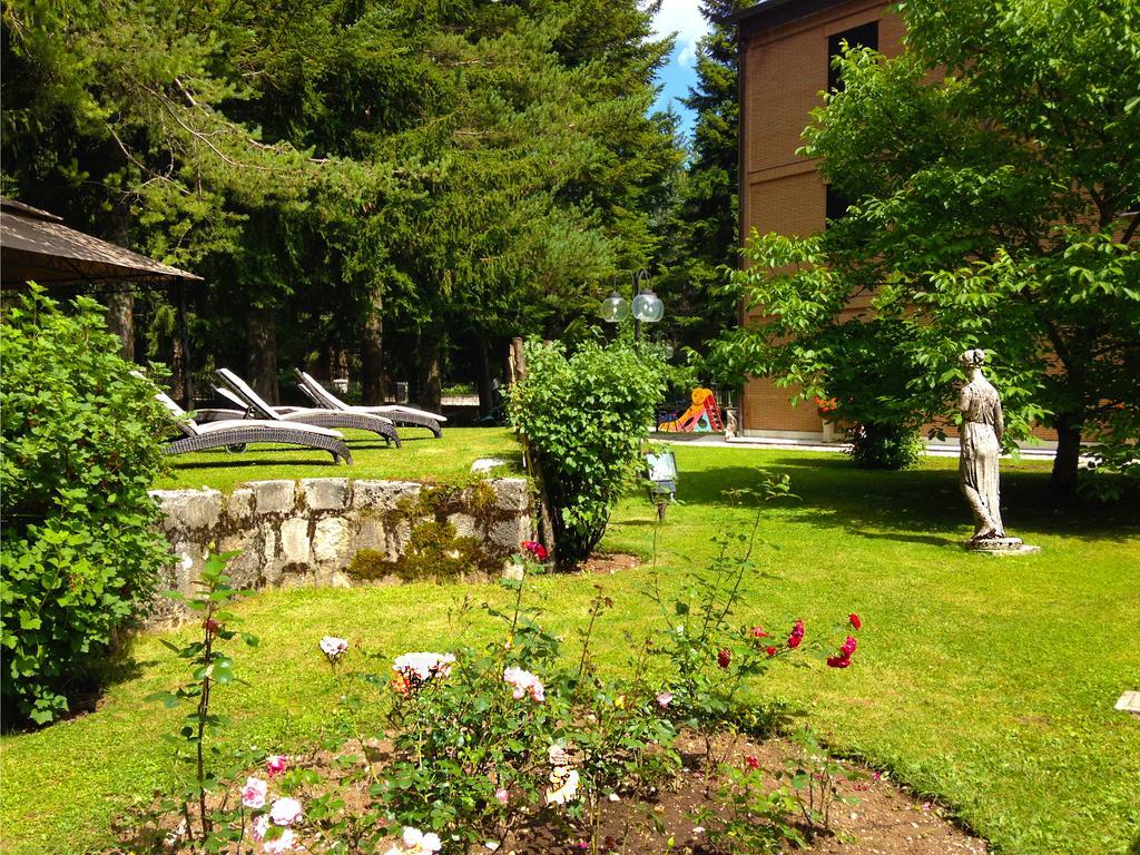 Lh Albergo Il Picchio ペスカッセーロリ エクステリア 写真