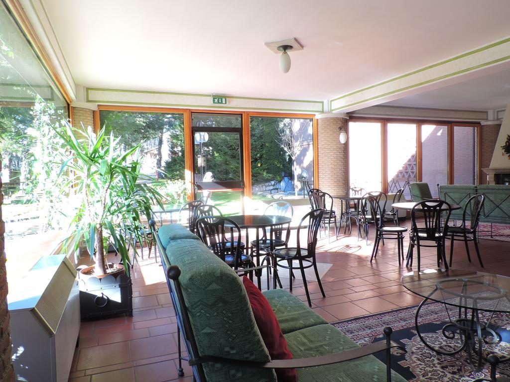 Lh Albergo Il Picchio ペスカッセーロリ エクステリア 写真