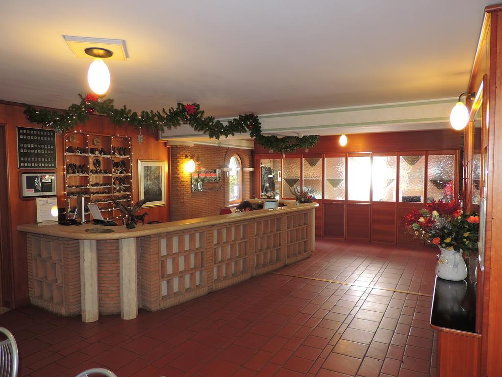 Lh Albergo Il Picchio ペスカッセーロリ エクステリア 写真
