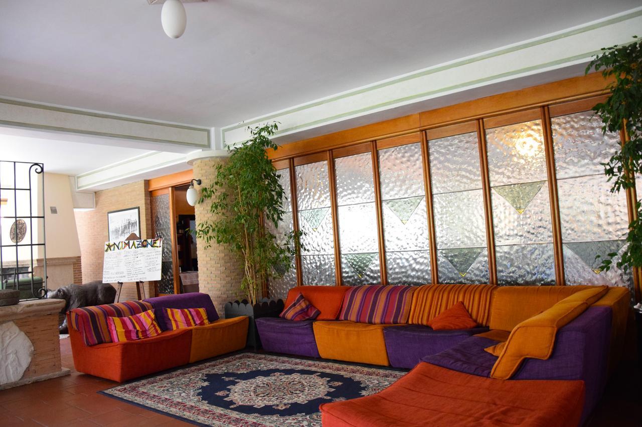 Lh Albergo Il Picchio ペスカッセーロリ エクステリア 写真
