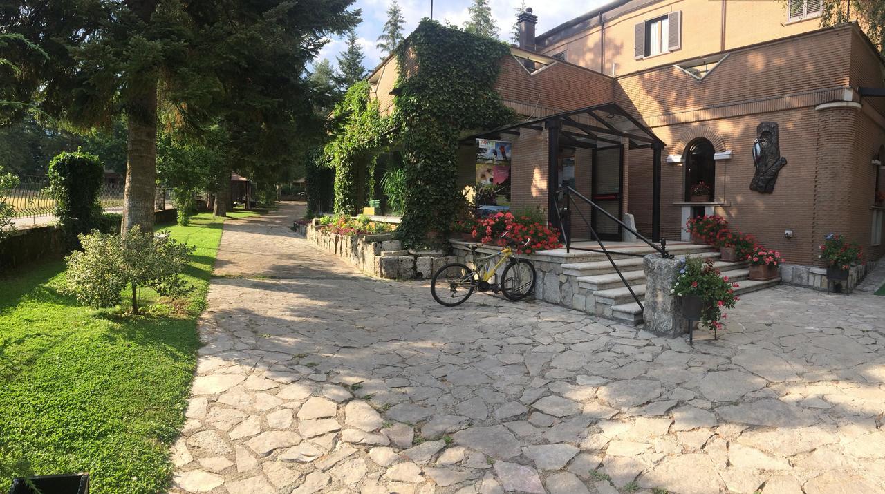 Lh Albergo Il Picchio ペスカッセーロリ エクステリア 写真