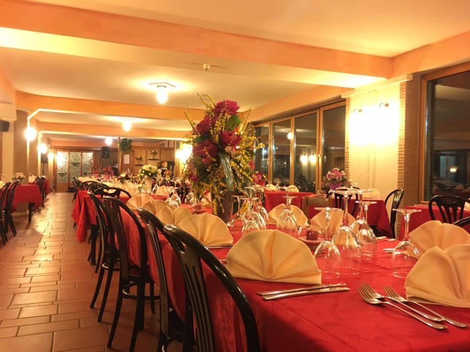 Lh Albergo Il Picchio ペスカッセーロリ エクステリア 写真